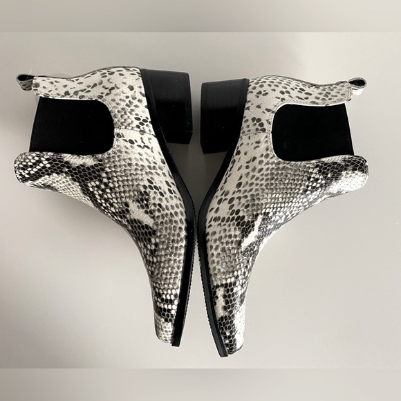 NWT Blondo Emelia Waterproof Chelsea Snakeskin Boots - Picture 7 of 10